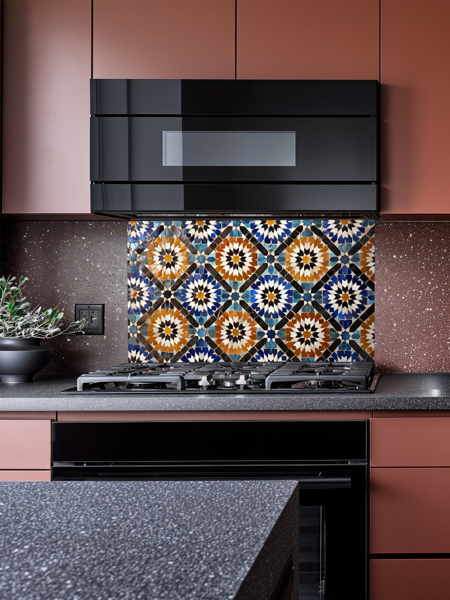 Kitchen with a decorative backsplash featuring a geometric pattern.